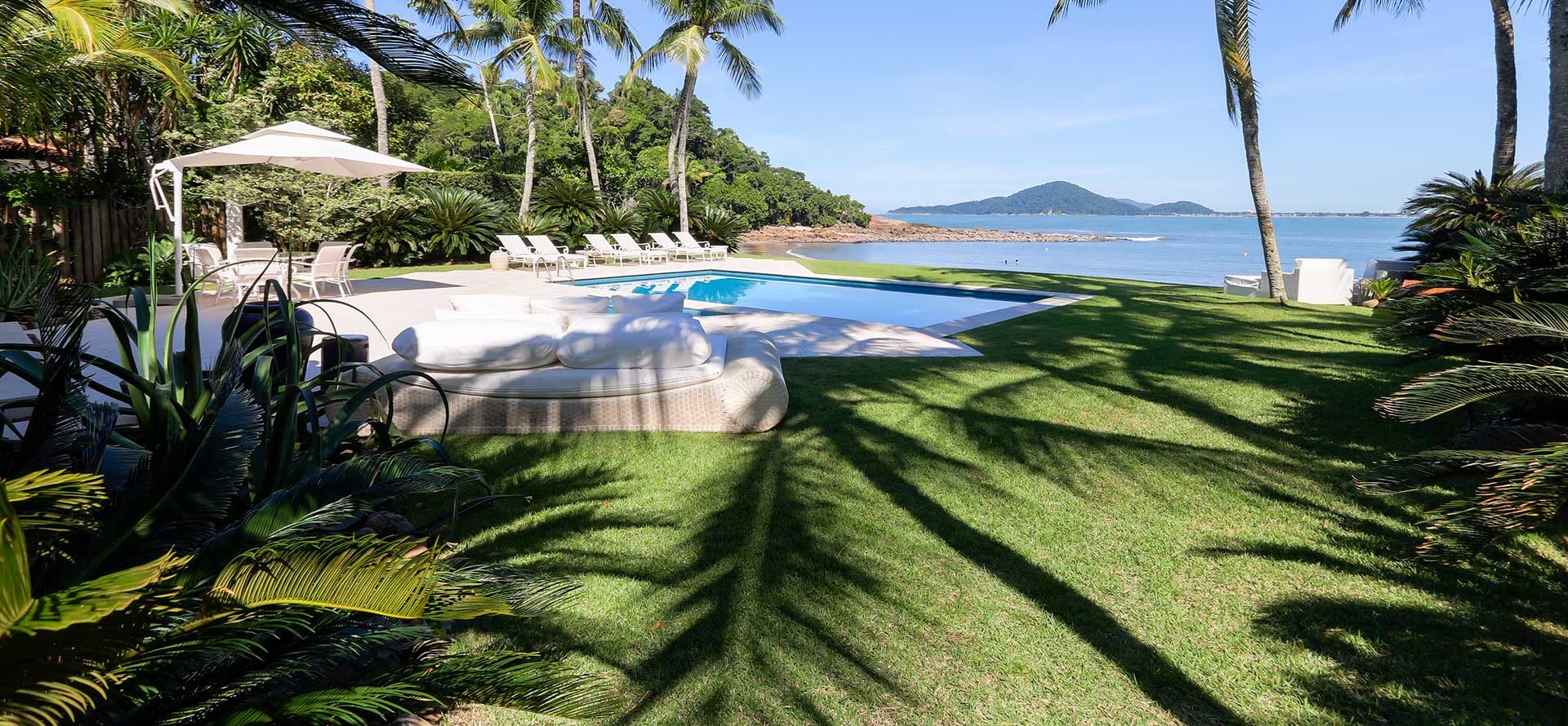<p style="text-align: center;">Ideais de paraíso que só a Renata Cesar pode te proporcionar:<br />
uma seleção de casas que temos o orgulho de receber com exclusividade</p>
